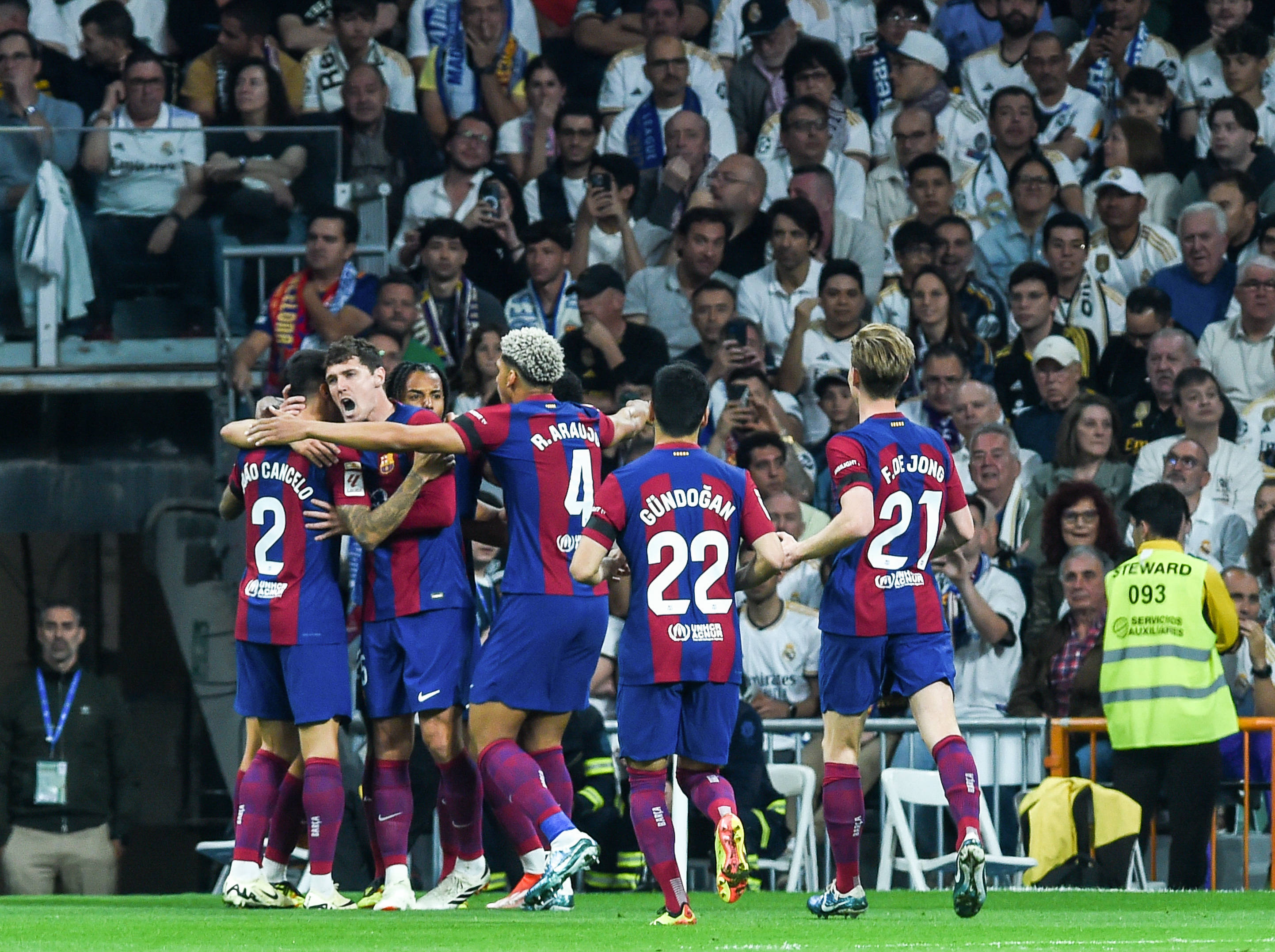 国际米兰防守稳固,豪取三分 国际米兰防守稳固,豪取三分