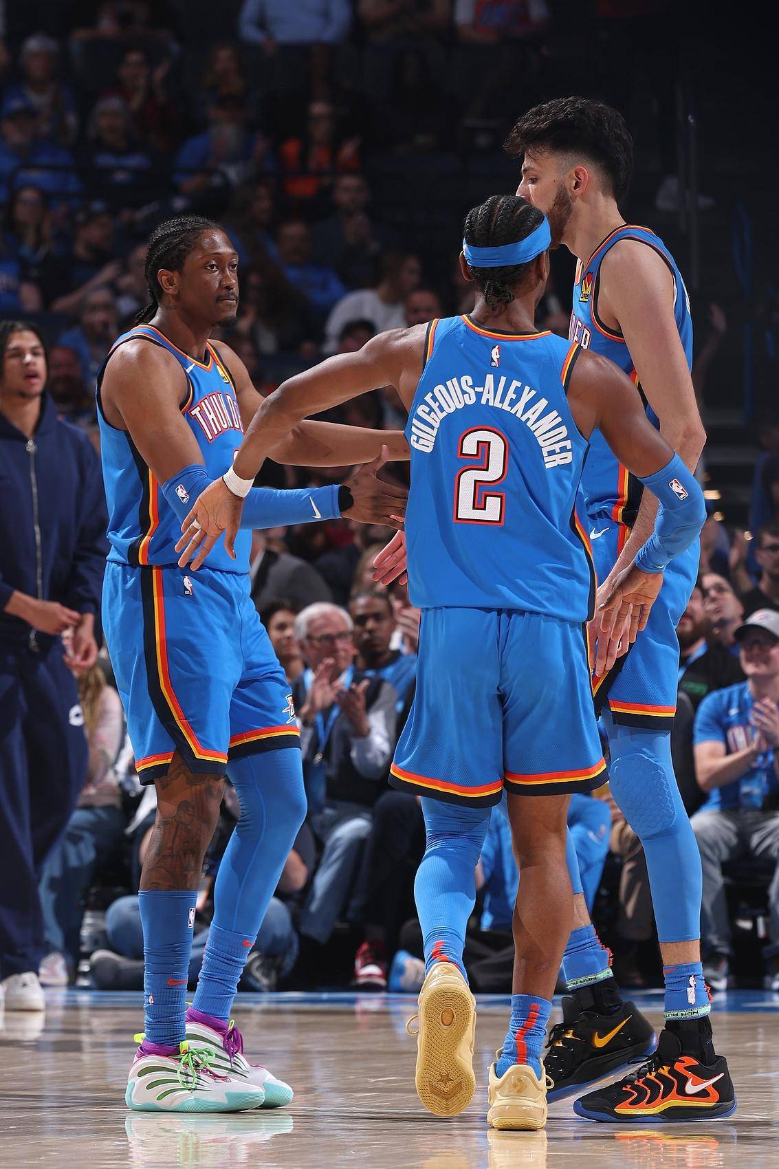 篮球明星再度斩获MVP称号 篮球明星再度斩获MVP称号