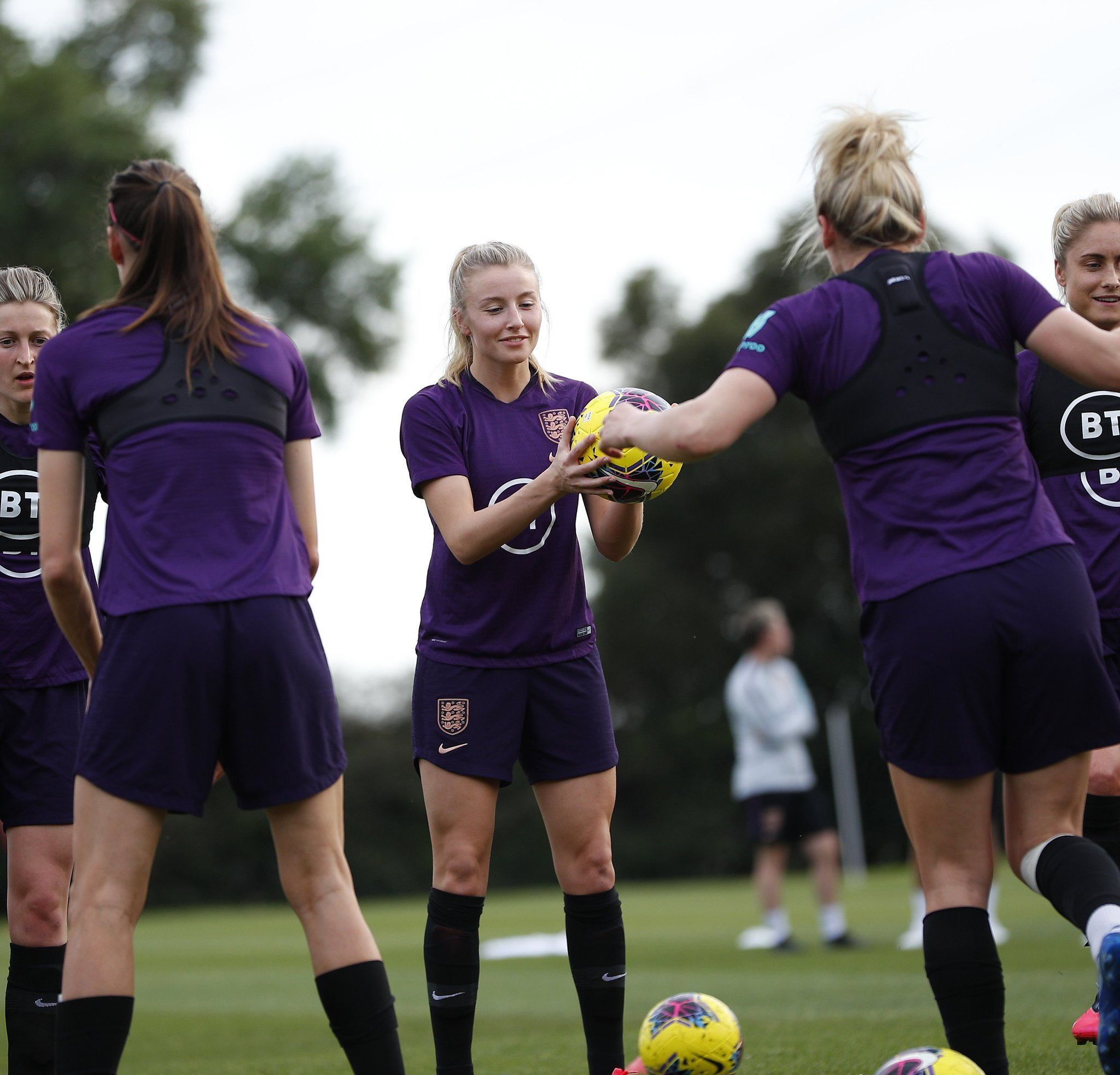 九游体育下载-英格兰女足表现出色，闯入决赛