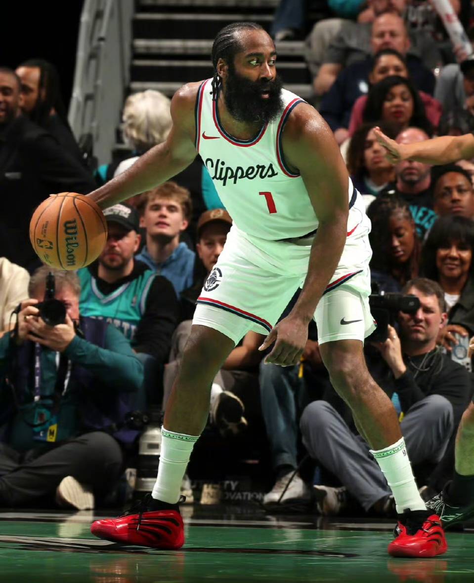 爵士客场力克黄蜂,继续领跑西部联盟的简单介绍 爵士客场力克黄蜂,继续领跑西部联盟的简单介绍