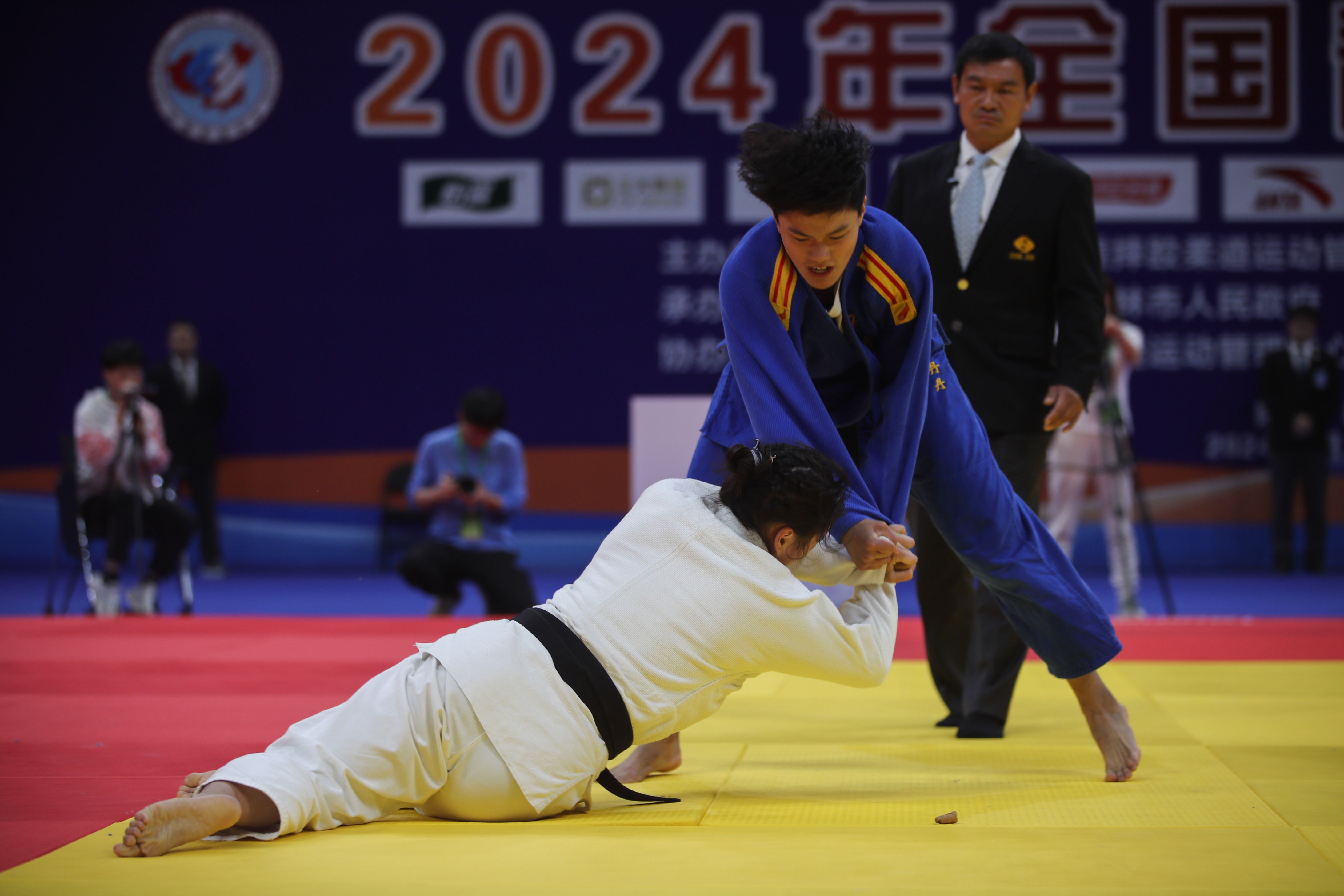 九游体育网页版登录入口-新西兰选手在柔道比赛中勇夺金牌