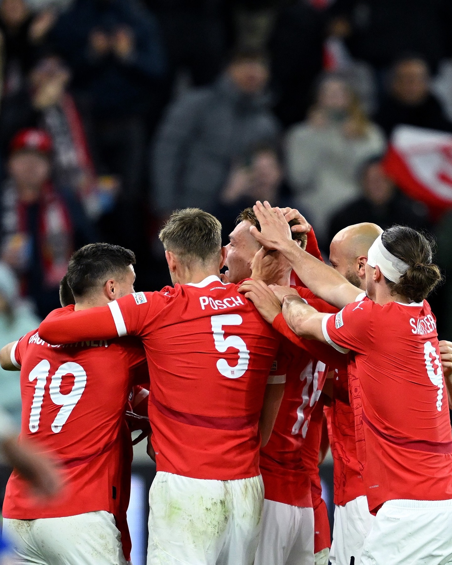 包含奥地利客场获胜，波兰队难挽颓势的词条