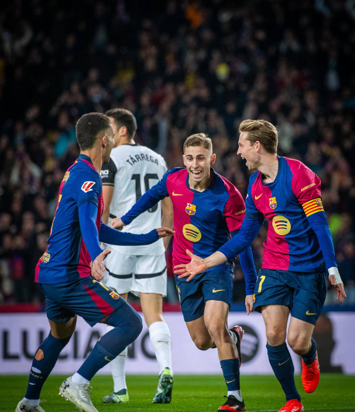 九游体育网站-瓦伦西亚主场大胜，终结连败