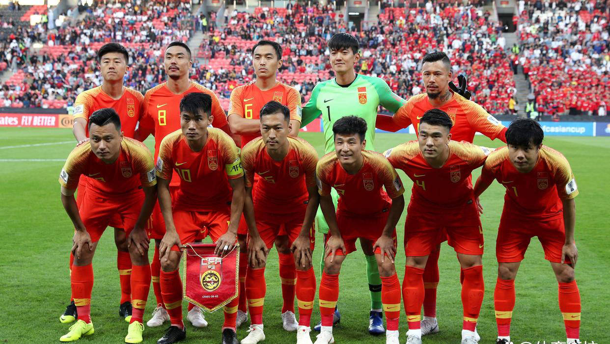 队员团结一致,以团结战术击败对手 队员团结一致,以团结战术击败对手