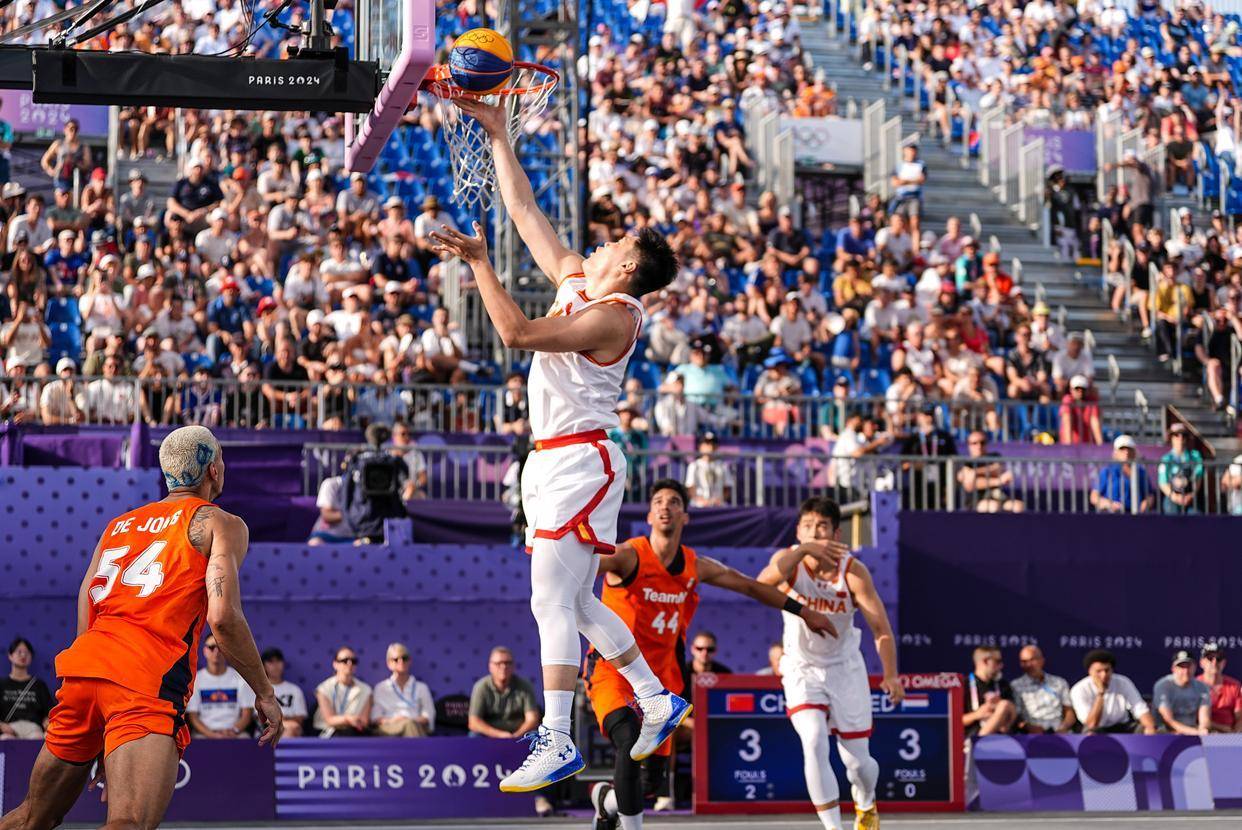 九游体育链接-赛季揭幕，篮球盛宴即将打响，球迷聚精会神的简单介绍