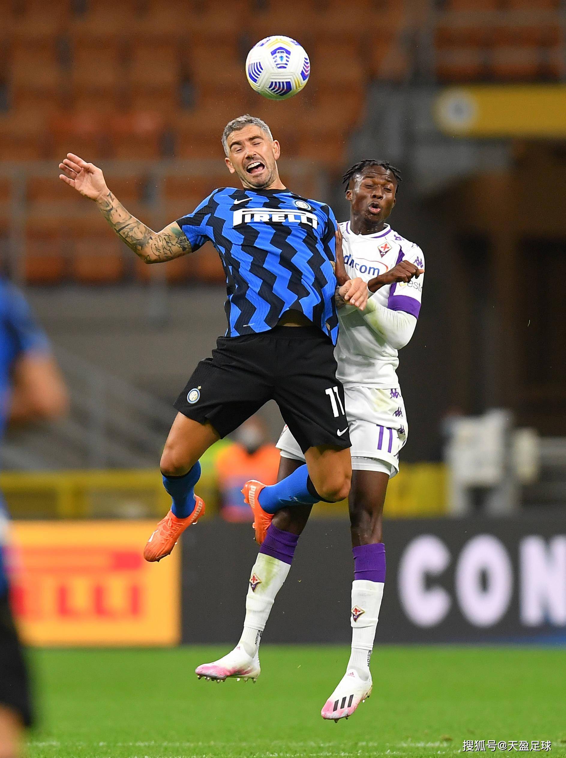 意大利足球联赛屡现惊险一幕,球迷热议不休 意大利足球联赛屡现惊险一幕,球迷热议不休