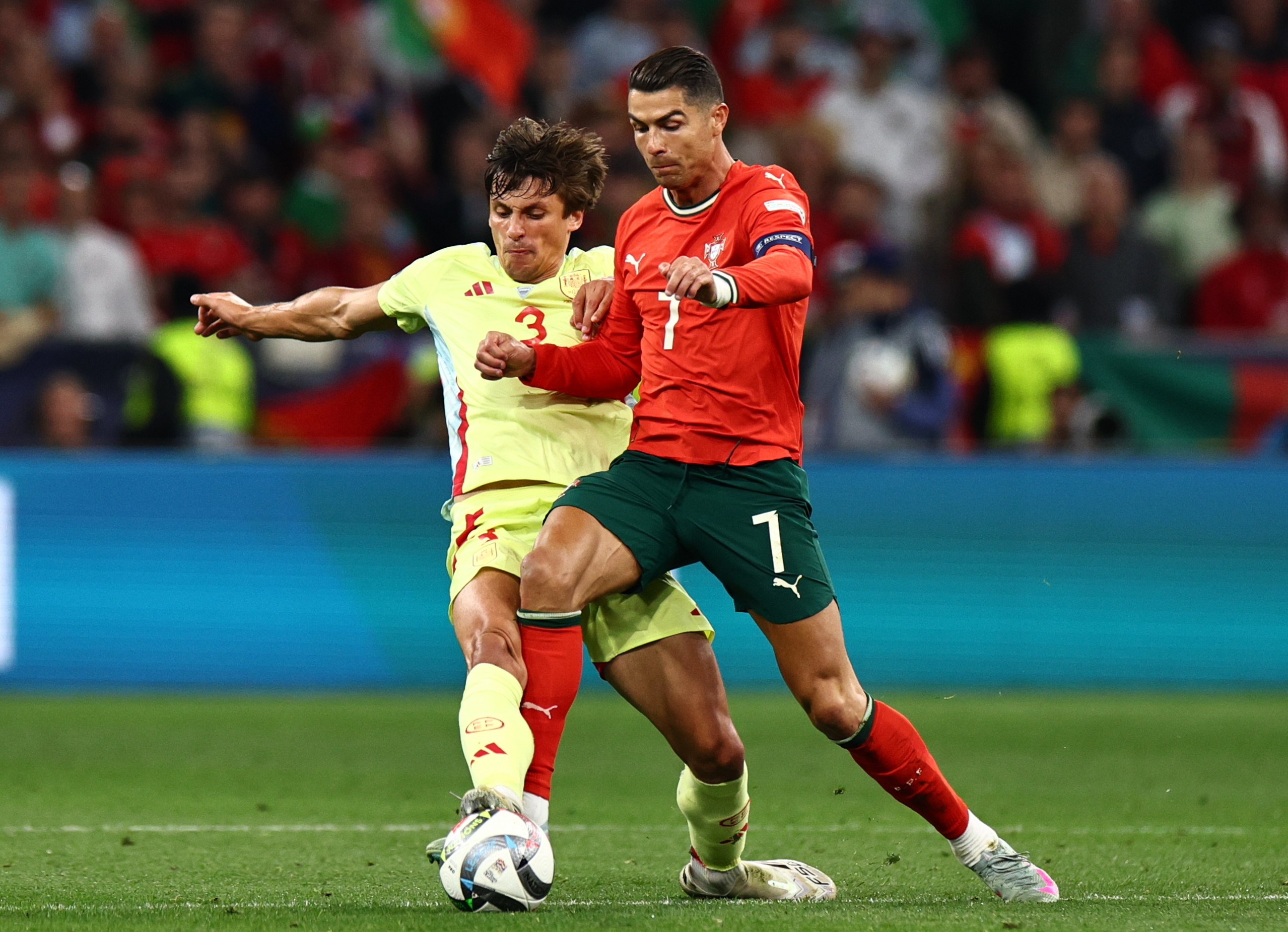 九游体育官方登录入口-欧国联赛球员实力堪比巅峰，赛事频频惊艳