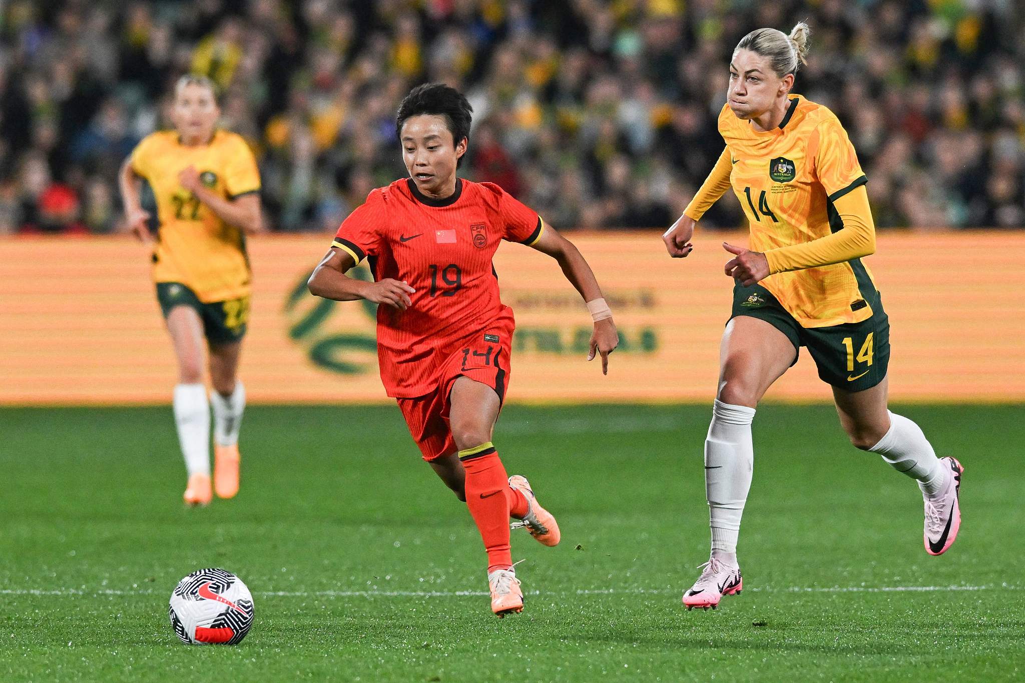 九游体育入口-国际足球界女性运动员精湛球技赢得赞誉的简单介绍