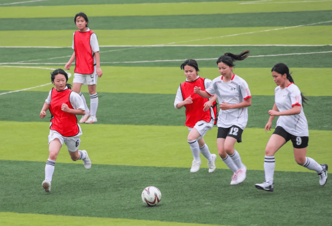 九游体育在线-关于足球运动在全球范围内蓬勃发展，为青少年提供机会的信息