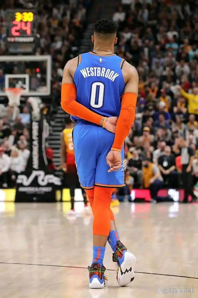 关于NBA:拉塞尔-威斯布鲁克突破三双纪录的信息 关于NBA:拉塞尔-威斯布鲁克突破三双纪录的信息