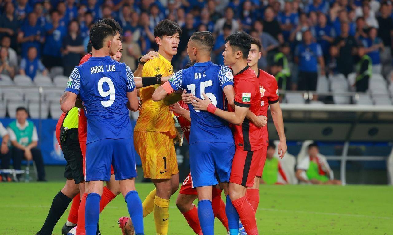 申花主场落败江苏苏宁,遭遇主场失利 申花主场落败江苏苏宁,遭遇主场失利