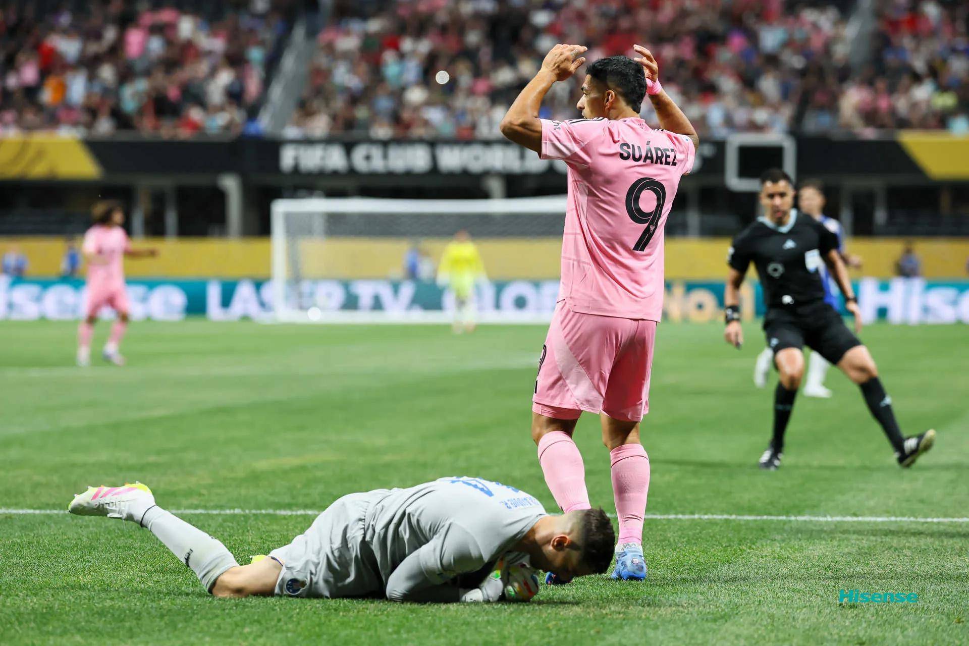 包含梅西梅开二度，助队晋级下一轮的词条