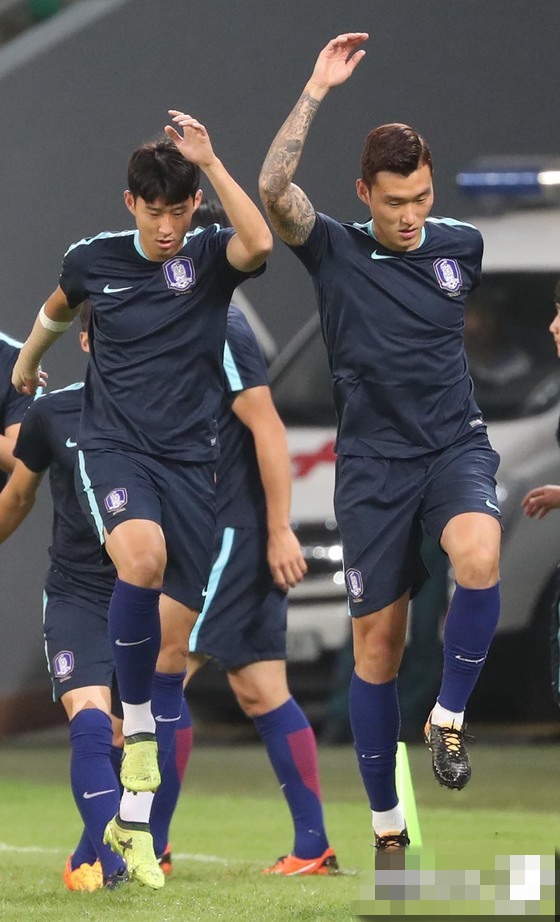 九游体育官网-塔吉克斯坦男篮在对阵乌兹别克队时拼尽全力