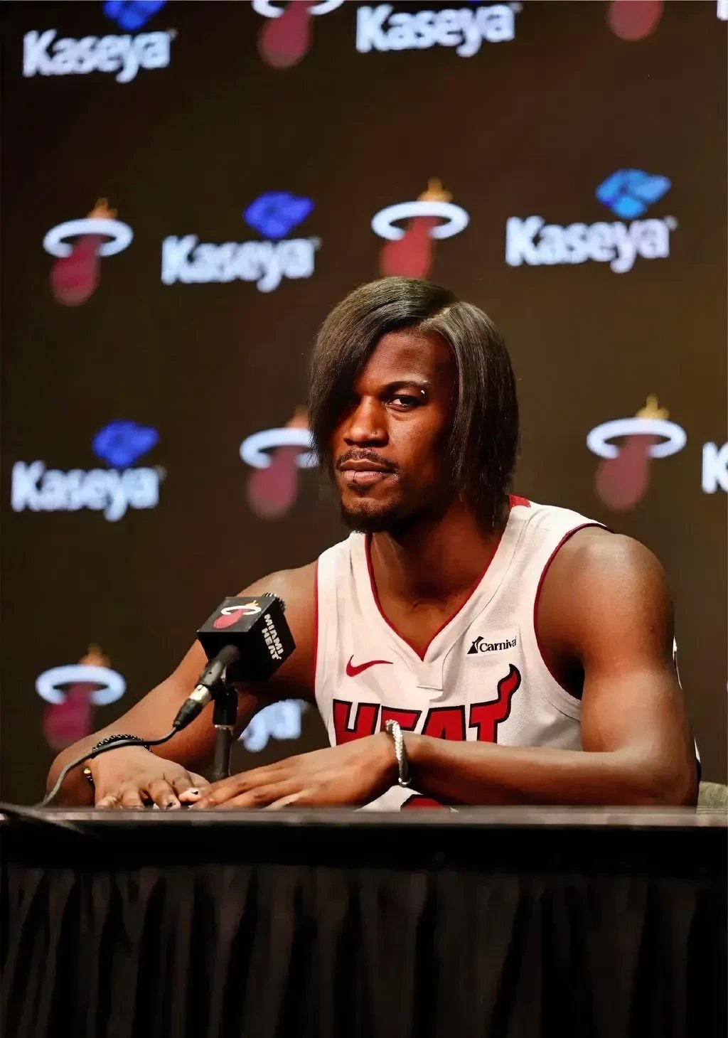 老鹰客场胜热火,年轻球员表现亮眼的简单介绍 老鹰客场胜热火,年轻球员表现亮眼的简单介绍